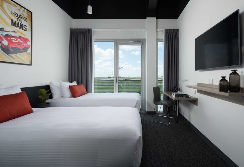 בית מלון כפרי Rydges Pit Lane