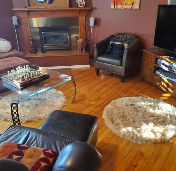 تختخواب و صبحانه Avonview Manor