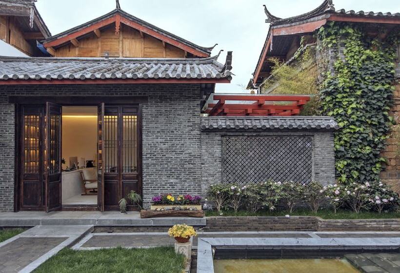 هتل Lijiang Qilu Garden