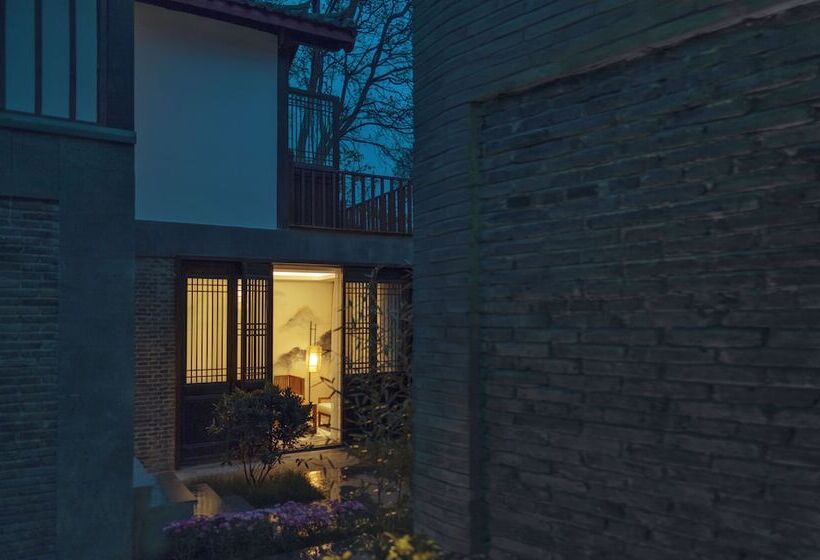 هتل Lijiang Qilu Garden