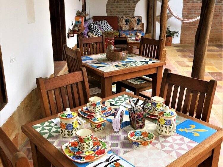 تختخواب و صبحانه Casa Canela