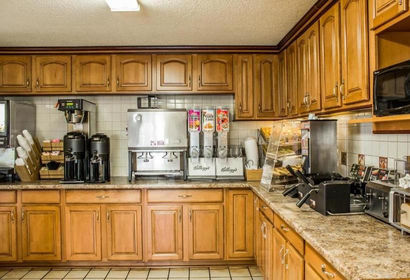 בית מלון כפרי Rodeway Inn