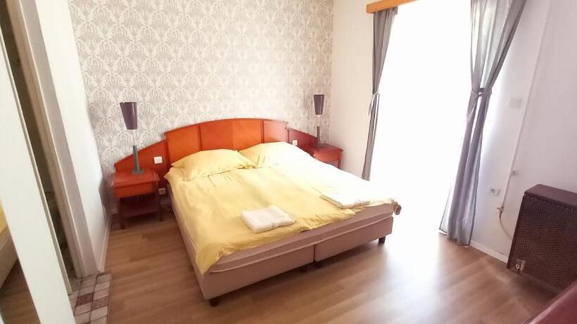 Отель Central Room