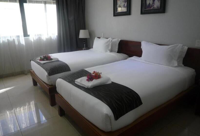 Paddy S Hotel & Apartments