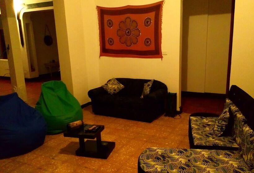 هتل Tikay Cafe Hostel