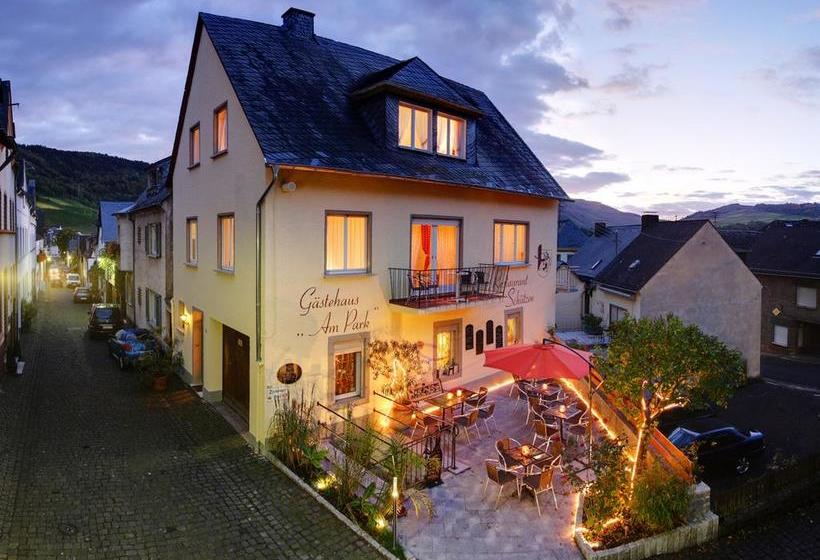 ホテル Weingut Schützen