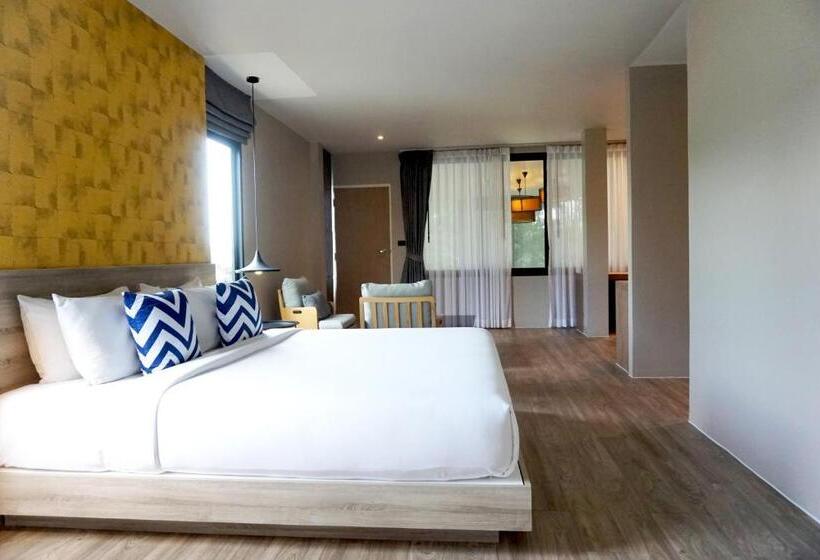 استراحتگاه The Lake Chalong Hotel Sha Plus
