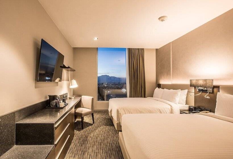 هتل Four Points By Sheraton Puebla