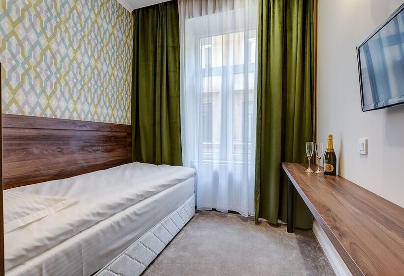 هتل Upstairs Boutique