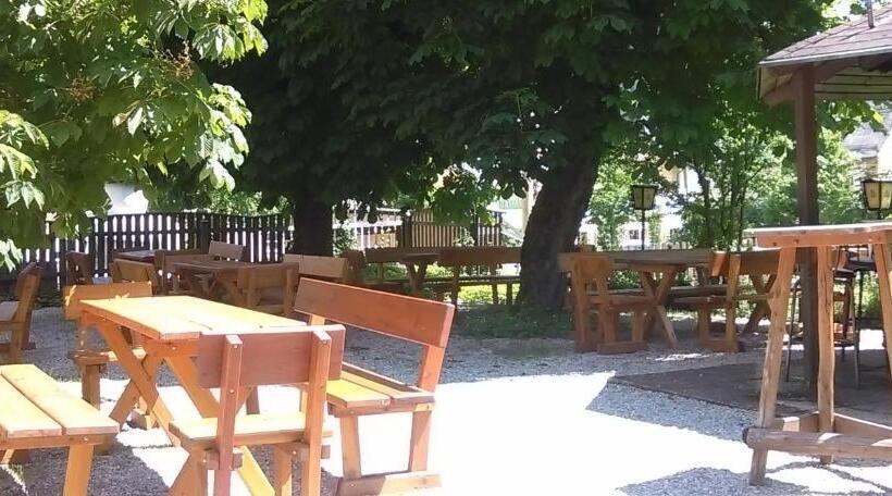 בית מלון כפרי Zum Goldenen Hirschen