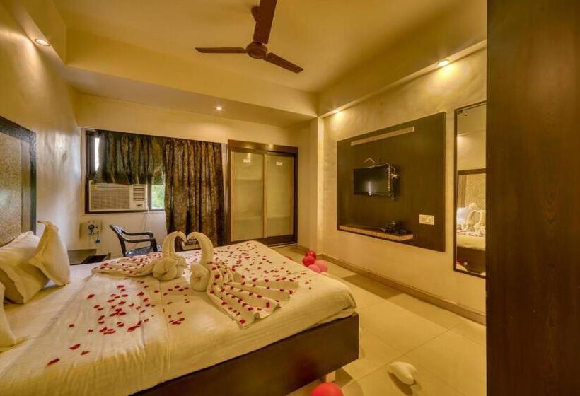 호텔 Ashwin Igatpuri, Pure Veg & Jain Food