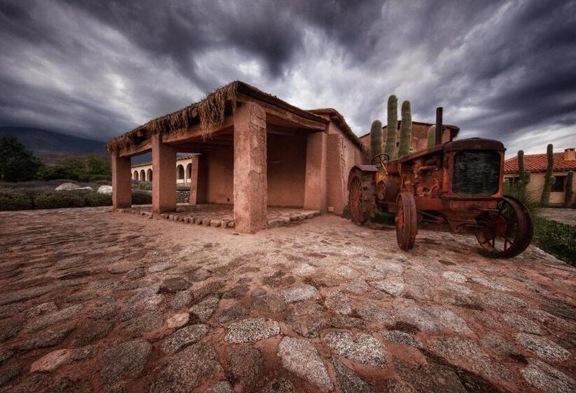 هتل Estancia Colome