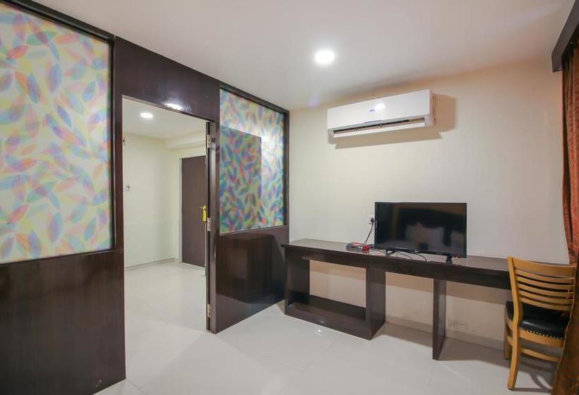 בית מלון כפרי Capital O 11207 Gharonda Residency