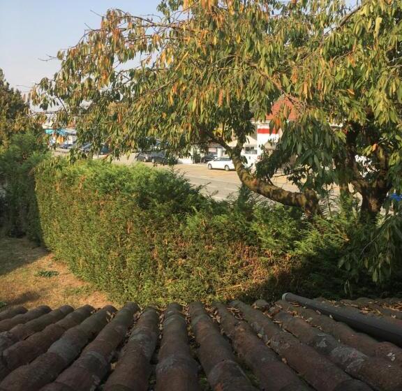 B & B La Guesthouse