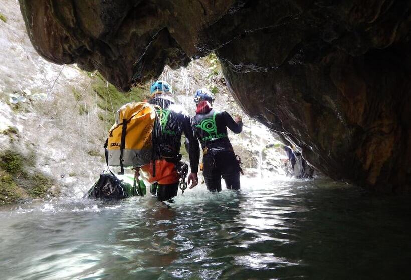 Tantaka   Albergue Los Meleses