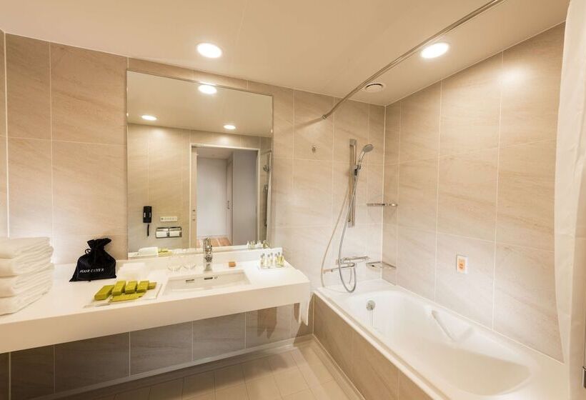فندق Doubletree By Hilton Okinawa Chatan Resort