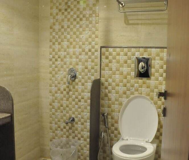 בית מלון כפרי Fabexpress Kalyan   Nr Dairy Dan Circle