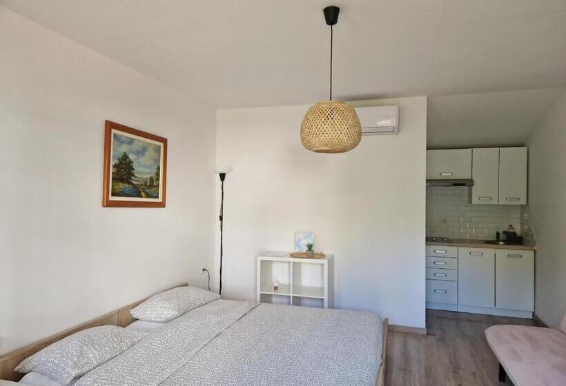 مبيت وإفطار Rooms Lav