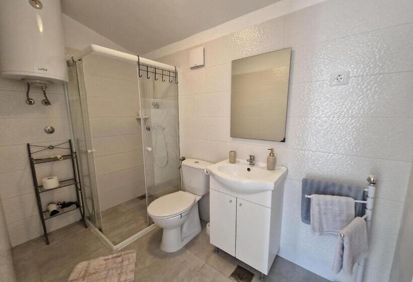 مبيت وإفطار Rooms Lav