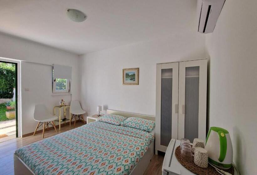 مبيت وإفطار Rooms Lav