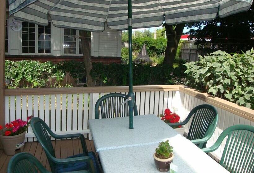 هتل Downtown Bed And Breakfast