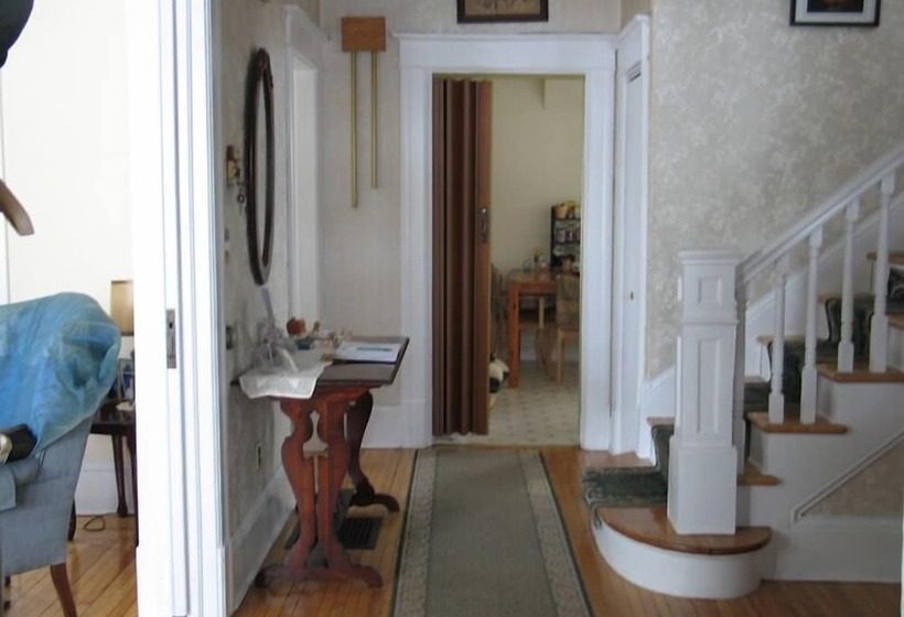 هتل Downtown Bed And Breakfast