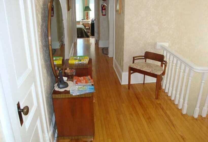 هتل Downtown Bed And Breakfast