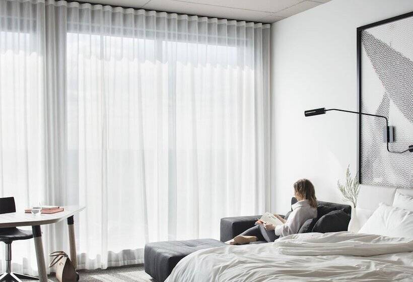 هتل Hôtel Escad Quartier Dix30