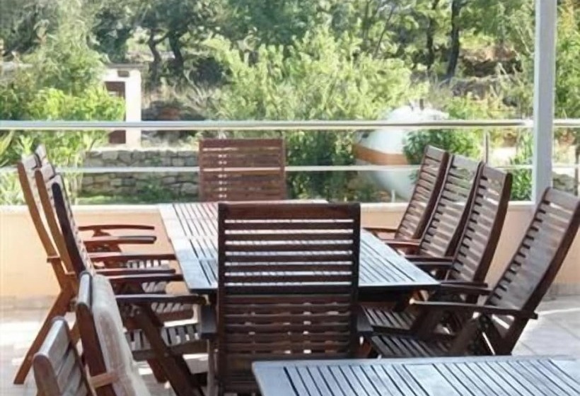 בית מלון כפרי Pansion Skelin