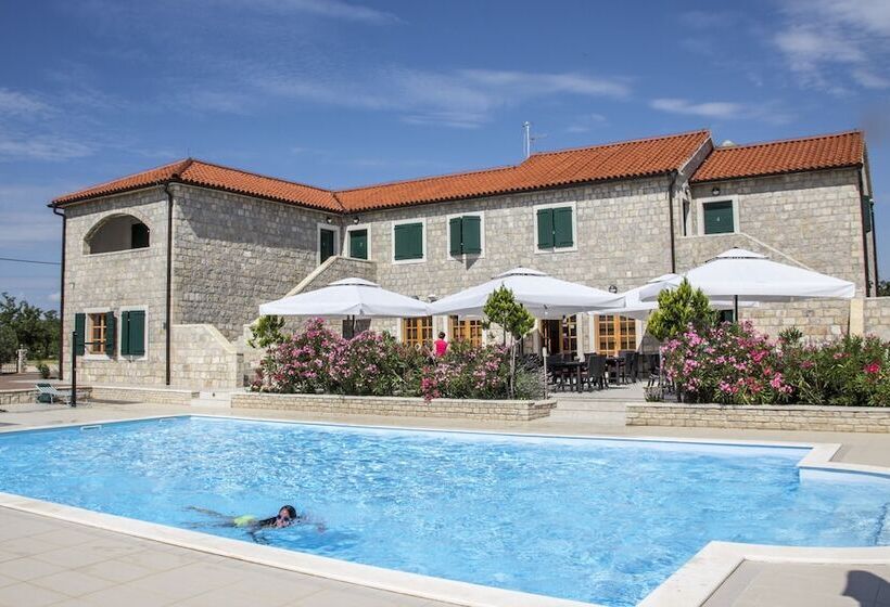 בית מלון כפרי Pansion Skelin