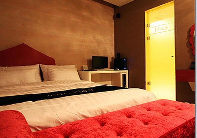 Lucy Motel