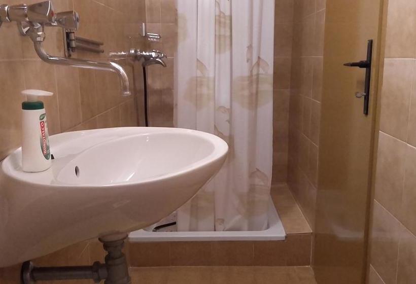 پانسیون Guesthouse Cecilia 2