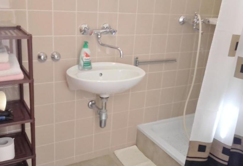 پانسیون Guesthouse Cecilia 2