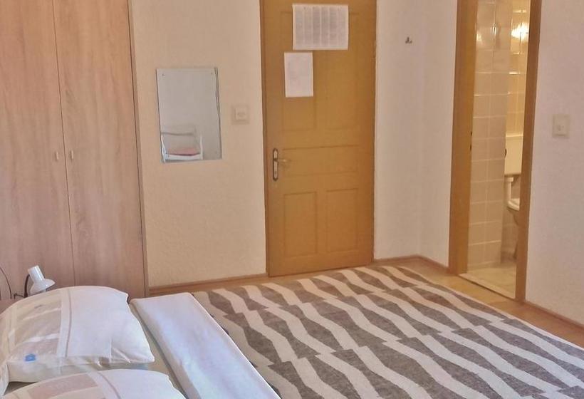 پانسیون Guesthouse Cecilia 2