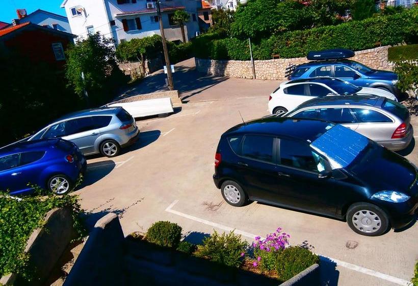 پانسیون Guesthouse Cecilia 2