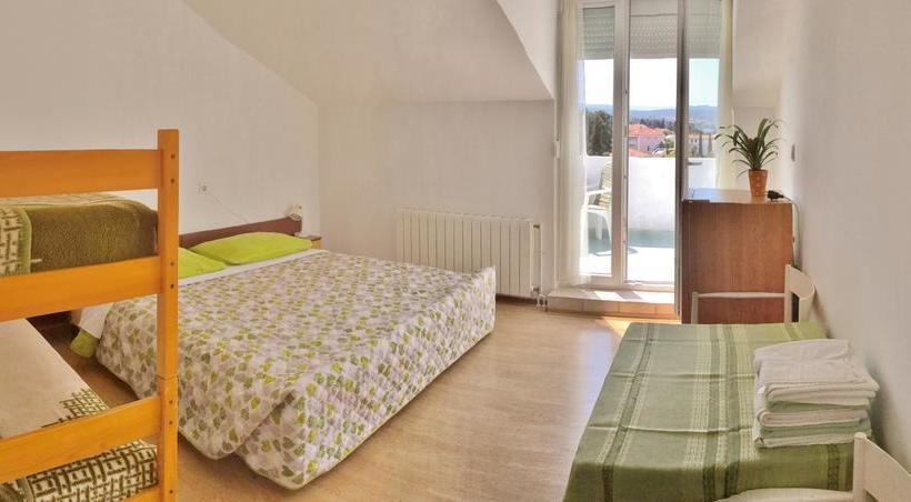 پانسیون Guesthouse Cecilia 2