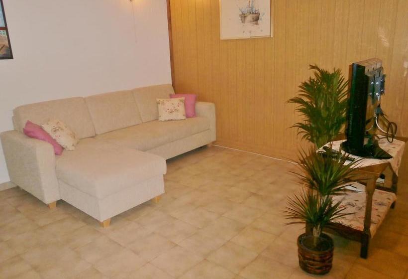 پانسیون Guesthouse Cecilia 2