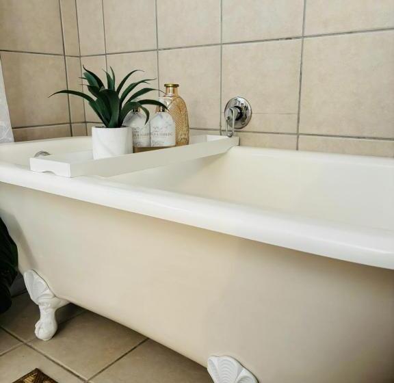 هتل Bliss In The Bay Guesthouse