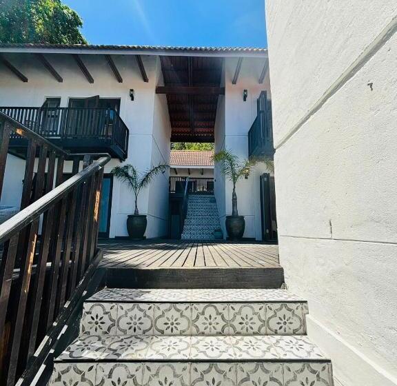 هتل Bliss In The Bay Guesthouse