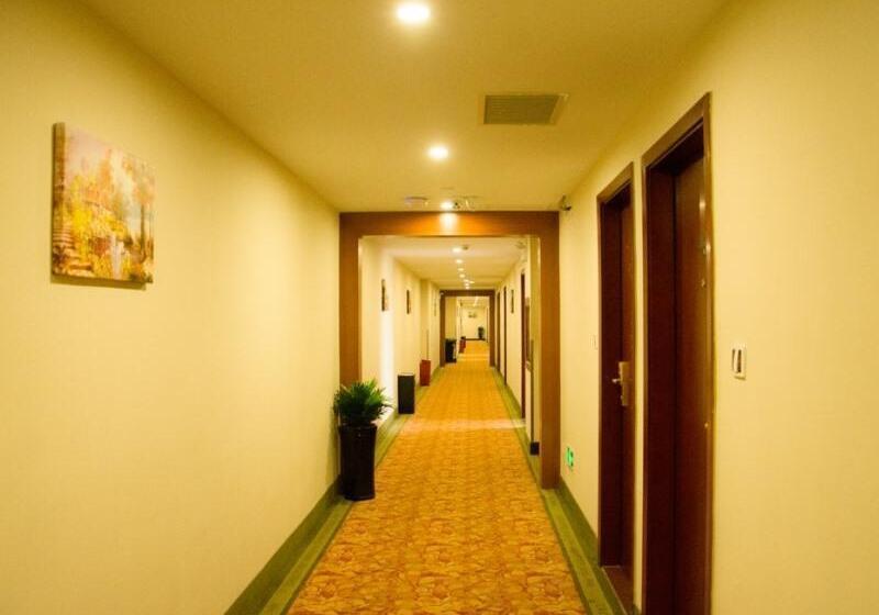 Отель Greentree Inn Shenzhen Huanggang Port South Futian Road Express