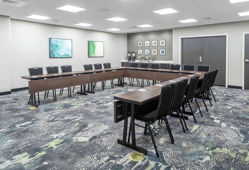 فندق Homewood Suites By Hilton Lansing Eastwood
