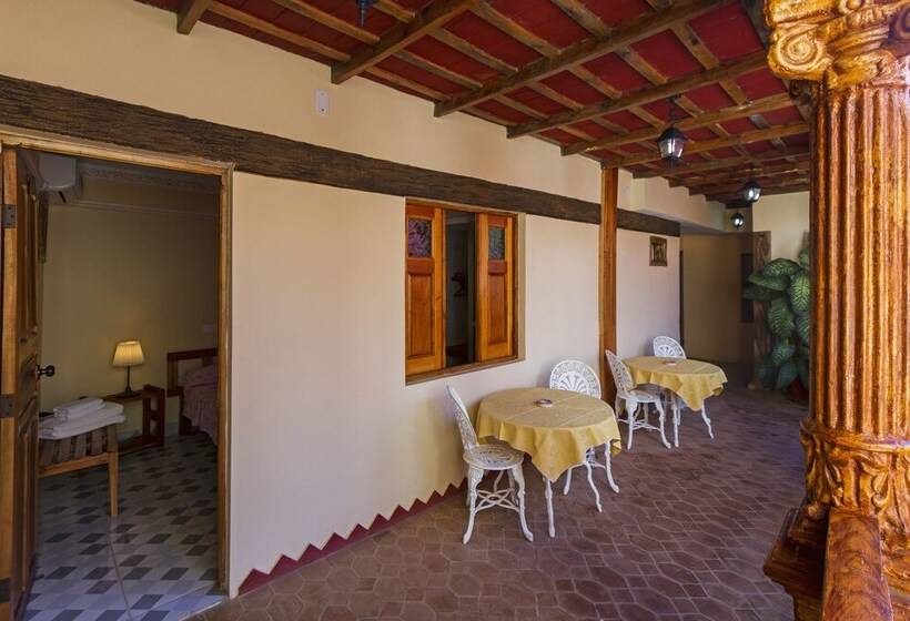 هتل Hostal Groning
