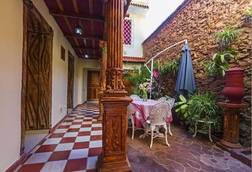 هتل Hostal Groning