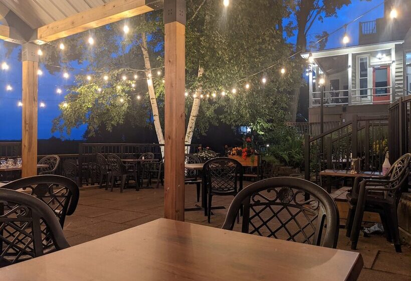 فندق Inn At The Falls