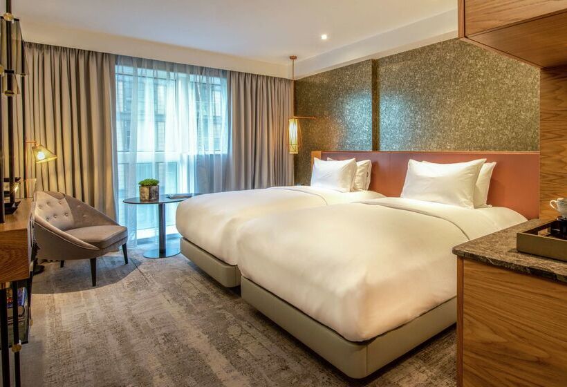 בית מלון כפרי Lincoln Plaza London, Curio Collection By Hilton