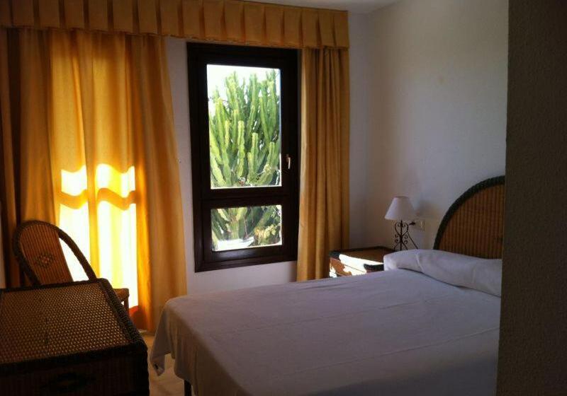 هتل Pueblo Evita Hill