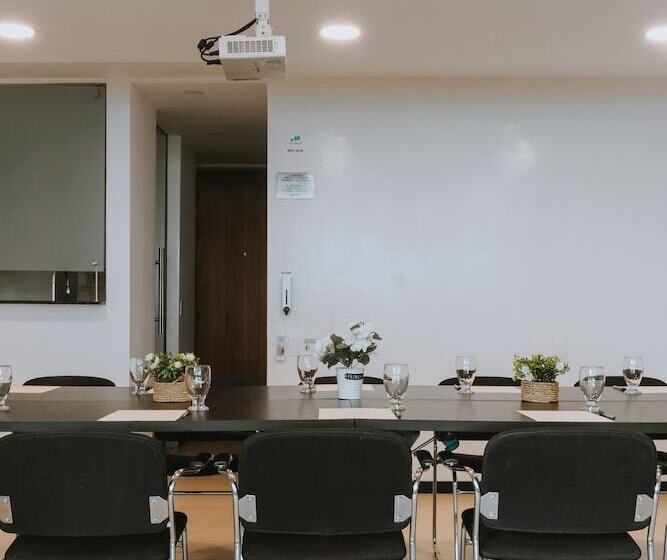 هتل Travelers Orange Suites