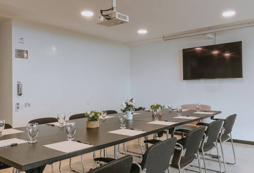 هتل Travelers Orange Suites