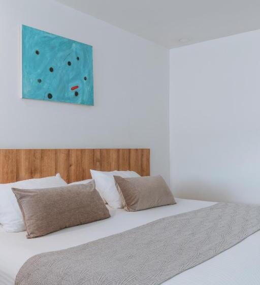 هتل Travelers Orange Suites