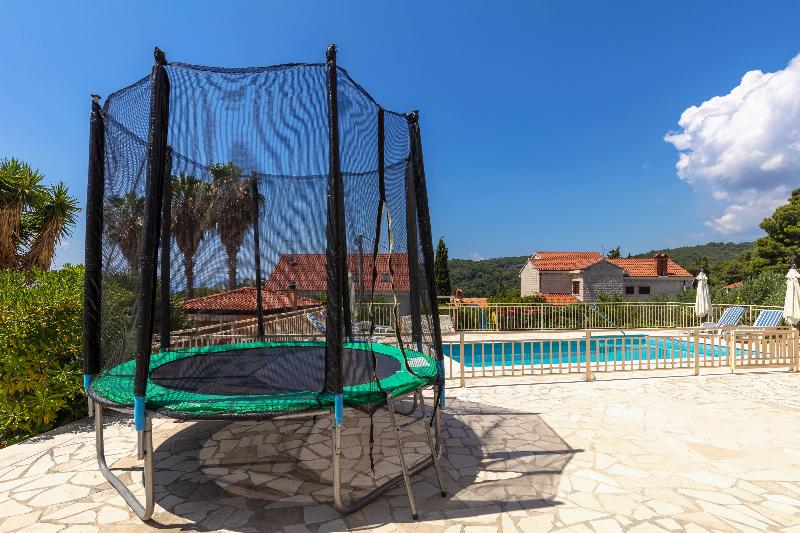 فندق Family Villa Vjeka With Private Pool And Large Garden